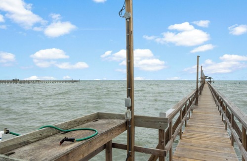 Sailhouse Condominio | K's Coast Condo | Pet Friendly, Pool + Pier Access
