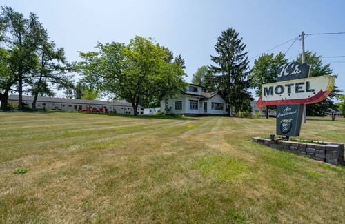 Clayton Apartamento | K's Motel with Stunning St. Lawrence River Views - Room 7