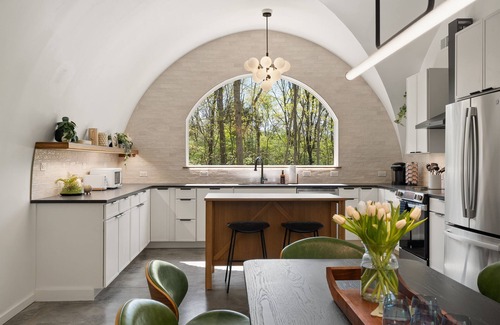 Ashley Oaks Casa | K-Town's Hobbit House - High Class, Underground