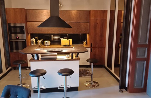 Erzsebetvaros Apartamento | K18 Industrial luxury front and rear balcony epicenter of downtown/party area.