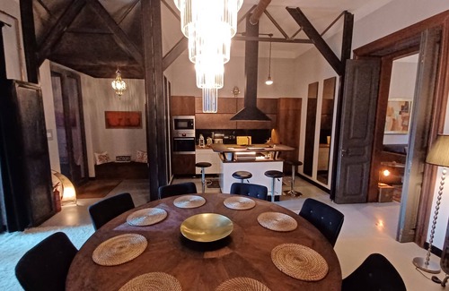 Erzsebetvaros Apartamento | K18 Industrial luxury front and rear balcony epicenter of downtown/party area.