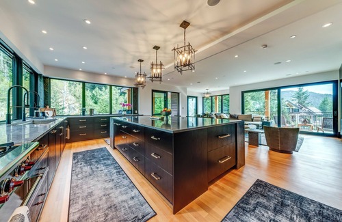 Whistler Creekside Casa | Kadenwood 2924 – Ski in Ski out, Private Pool, Hot Tub, Elevator & Gondola