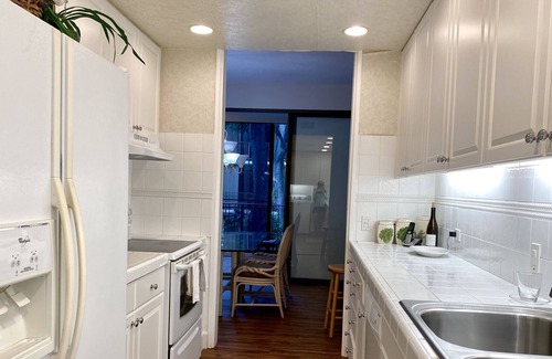 Waialae Iki Apartamento | Kahala Beach 2B/2bath/1pkg Condo