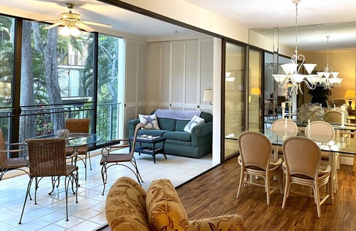 Waialae Iki Apartamento | Kahala Beach 2B/2bath/1pkg Condo