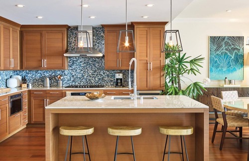 Foster Village Condominio | Kaiholo 4-Bdrm Signature,Moderm Take of Traditional Hawaiian Interiors