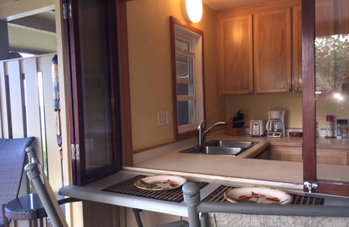 Hana Condominio | Suite Kailani - Esquina con vista al mar 1 BD / 1BA