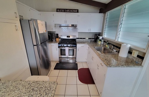 Keolu Hills Casa | Especiales de Mayo !! Casa amigable para la familia con aire acondicionado, 3 dormitorios, cerca de la playa Kailua!