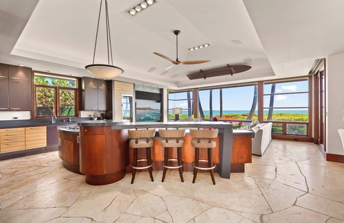 Kalama Tract Casa | Kailua Sands | Oceanfront Pool Retreat with Gym | Sleeps 7