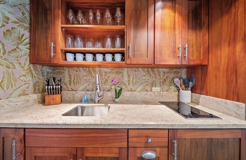 Diamond Head - Kapahulu - St. Louis Condominio | Kaimana Breeze by Gather: Luxe Oceanfront Condo w/ Beach & Fireworks Views