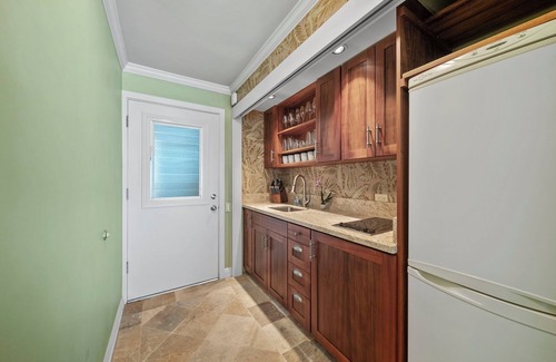 Diamond Head - Kapahulu - St. Louis Condominio | Kaimana Breeze by Gather: Luxe Oceanfront Condo w/ Beach & Fireworks Views