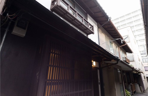Karasuma Casa | 'Kakishibu-an' Machiya Holiday House