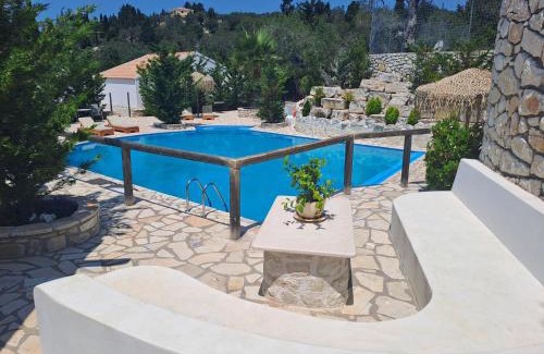 Mpogdanatika Villa | Kalokairia Residence
