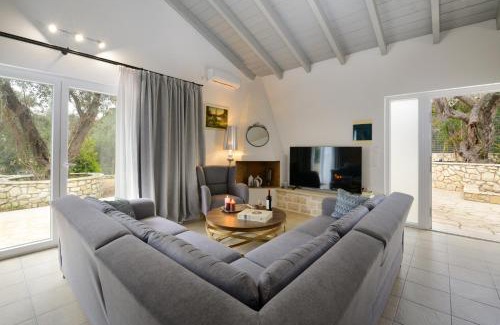 Mpogdanatika Villa | Kalokairia Residence