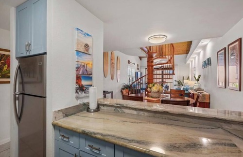 Kihei Condominio | Kamaole Sands #5-401 Beautifully Updated – Steps from Kamaole Beach