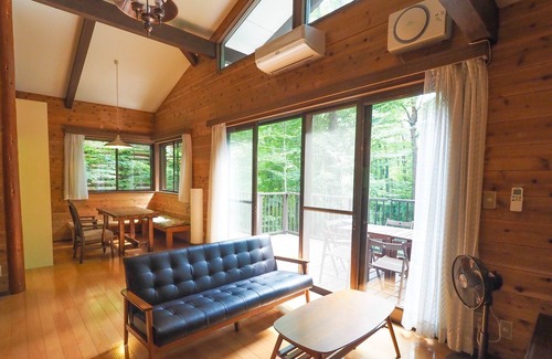 Nasu Casa | Kamiina Life A cottage surrounded by green forest - Kamiina Life / Nasu-gun Tochigi