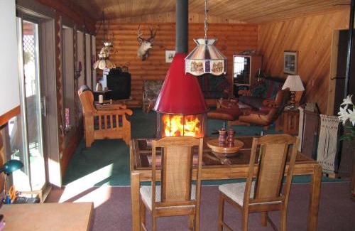 Kamloops Cama Y Desayuno | Kamloops Log Home Bed and Breakfast