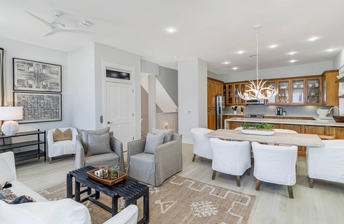Delos Casa | "Kamps Baai" Beachfront House, Golf Cart, Pool, Miramar Beach, Frangista Bch