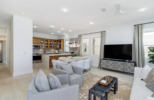 Delos Casa | "Kamps Baai" Beachfront House, Golf Cart, Pool, Miramar Beach, Frangista Bch