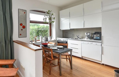Sehestedt Apartamento | Kanalvilla - Urlaub am Nord-Ostseekanal - zwei Ferienwohnungen im Angebot- eine im Dachgeschoss und eine Wohnung mit Garten