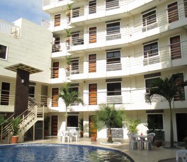 Balibago Apartamento | KANDI B11, Poolside, Free Netflix, 250 MBPS, 55" Smart TV, Deluxe King Bed, Fully Equipped Kitchen, Electric is Xtra