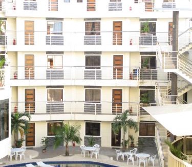 Balibago Apartamento | KANDI B11, Poolside, Free Netflix, 250 MBPS, 55" Smart TV, Deluxe King Bed, Fully Equipped Kitchen, Electric is Xtra