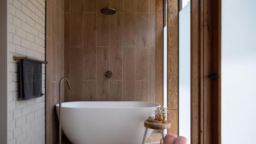 Wheatsheaf Casa | Kangaroo Creek Estate Daylesford