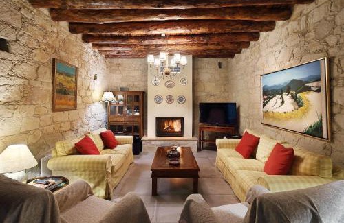 Arsos Casa | KANTARA HOUSE - A Rural Retreat of Comfort & Class!