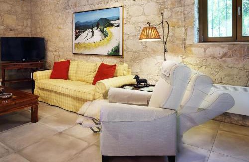Arsos Casa | KANTARA HOUSE - A Rural Retreat of Comfort & Class!