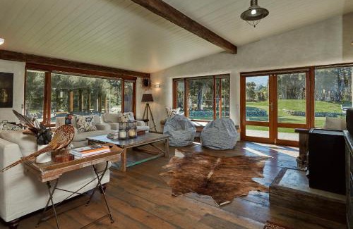 Hapuku Casa | Kanuka Terrace - Luxury Strawbale House