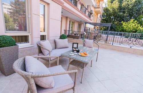 Plovdiv Center Apartamento | Kapana Luxury City Center Apartments with Garage