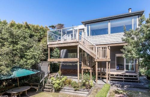 Waikanae Casa | Kapiti at The Coast - Waikanae Holiday Home