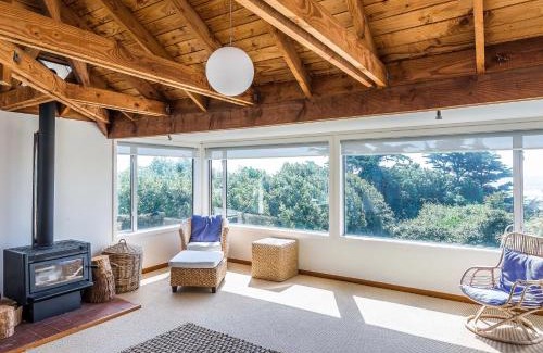 Waikanae Casa | Kapiti at The Coast - Waikanae Holiday Home