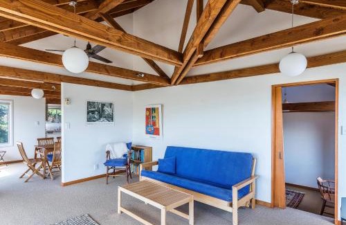 Waikanae Casa | Kapiti at The Coast - Waikanae Holiday Home