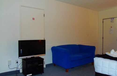 Paraparaumu Hotel | Kapiti Lindale Motel & Conference Centre