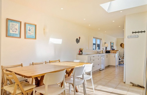 Waikanae Casa | Kapiti Panorama – Waikanae Beach Holiday Home
