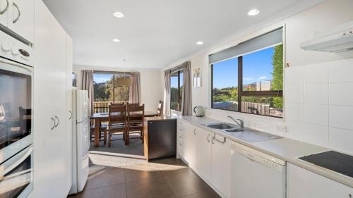 Waikanae Casa | Kapiti Views - Waikanae Beach Holiday Home