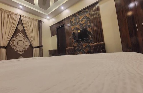 Gulshan-e-Iqbal Hotel | Karachi Travelodge Guest House