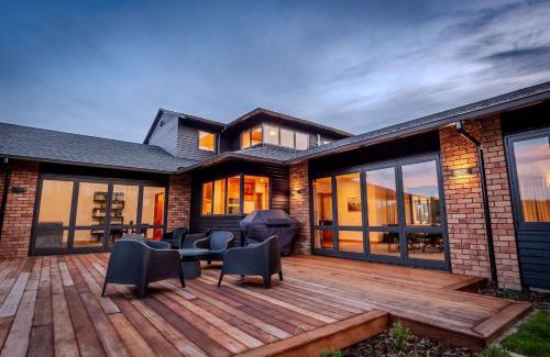 Ngakuru Casa | Karapiti Lodge - Stunning Rural Getaway