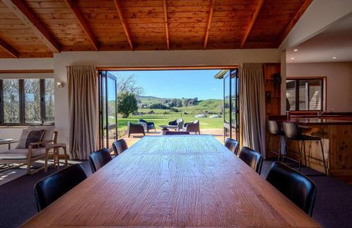 Ngakuru Casa | Karapiti Lodge - Stunning Rural Getaway