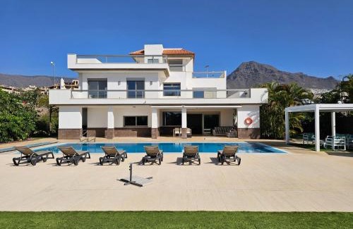 Costa Adeje Villa | KARAT Villa Oasis del Duque