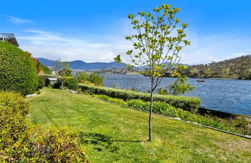 Geilston Bay Apartamento | Karinya apartment waterfront views - 2 Bed 2 Bath