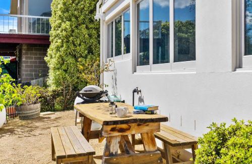 Geilston Bay Apartamento | Karinya apartment waterfront views - 2 Bed 2 Bath