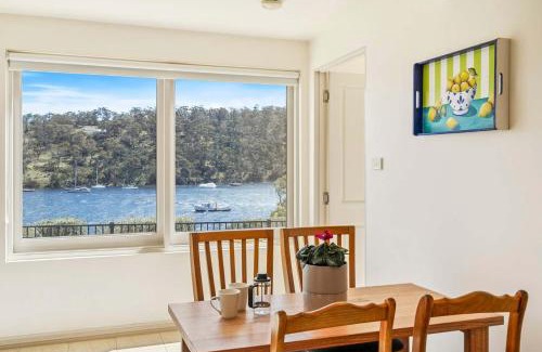 Geilston Bay Apartamento | Karinya apartment waterfront views - 2 Bed 2 Bath