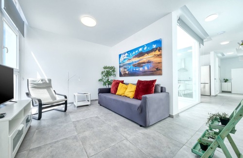 Caleta de Famara Chalet De Esquí | Karma 1 - a 25m del mar, wifi rapido y azotea con vista al mar