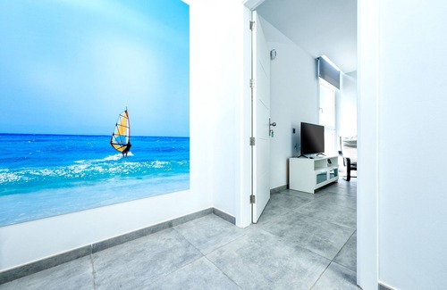 Caleta de Famara Chalet De Esquí | Karma 1 - a 25m del mar, wifi rapido y azotea con vista al mar