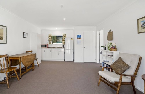 Karori Casa | Karori Kabin - Karori Holiday Home