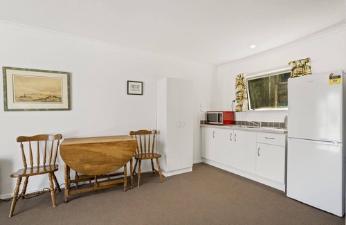 Karori Casa | Karori Kabin - Karori Holiday Home