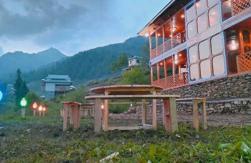 Kohistan Casa | Kashmir Star Guest House & Family Resort