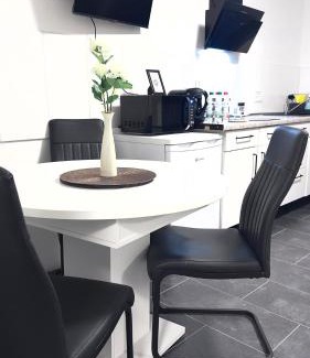 Fuldatal Apartamento | Kassel - Modernes Apartment in Fuldatal mit Parkplatz & WLAN - OneN8