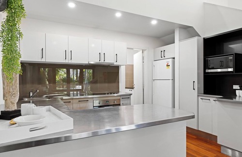 Coffs Harbour Casa | Kasuari - Steps to Resort Pool, Beach Front Location